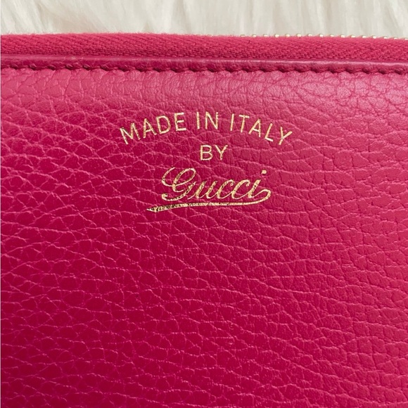GUCCI 
Fuchsia Leather Zip Wallet - Picture 5 of 9